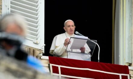 Papa shpreh dhimbje, por jo ndjesë pas zbulimit të eshtrave të 215 fëmijëve në Kanada