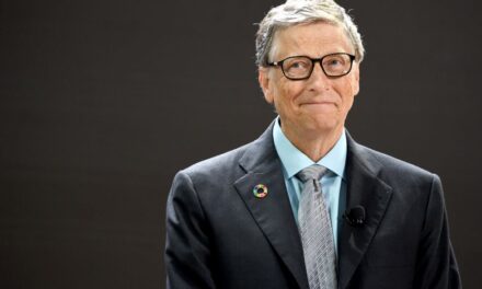 Punonjësit e Microsoft-it tregojnë eksperiencën e tyre me Bill Gates: Ishte bullizues në punë, e kapëm sipër një gruaje tjetër kur ishte me Melindën