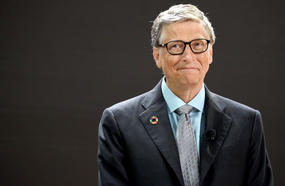 Punonjësit e Microsoft-it tregojnë eksperiencën e tyre me Bill Gates: Ishte bullizues në punë, e kapëm sipër një gruaje tjetër kur ishte me Melindën