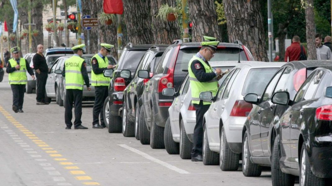 Policia shton kontrollet, përse ndëshkohen më shumë drejtuesit e mjeteve në Shqipëri?