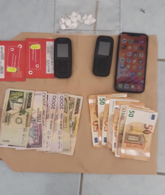 Shpërndante kokainë, arrestohet polici në Sarandë