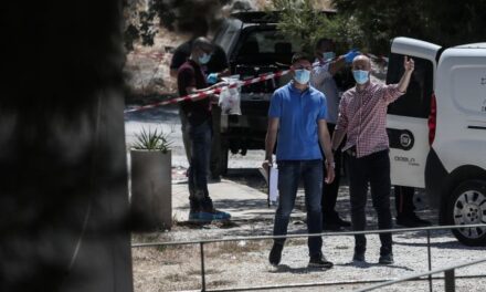 Lufta e përgjakshme mes dy bandave shqiptare në Greqi, si u kërkua vrasja e Papës: Atë ose të ëmën