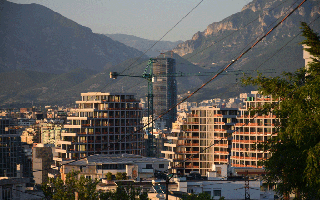 KKT kalon leje për disa kulla në Tiranë, instalacionin në Kryeministri dhe një fshat turistik në Lalëz