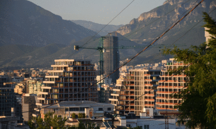 KKT kalon leje për disa kulla në Tiranë, instalacionin në Kryeministri dhe një fshat turistik në Lalëz