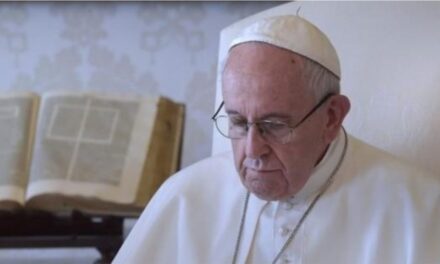 Papa Françesku shtrohet në spital, do të kryejë një ndërhyrje kirurgjikale
