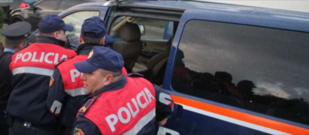 Droni zbuloi kanabis, FNSH aksion “blic”, 13 furgonë policie rrethojnë Niklën