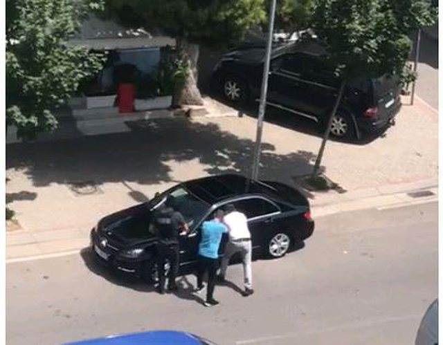 Çfarë fshihet pas videos me ikjen e “Benz”-it? Policia jep pas një dite detajet e shkëmbimit të drogës te “Varri i Bamit”