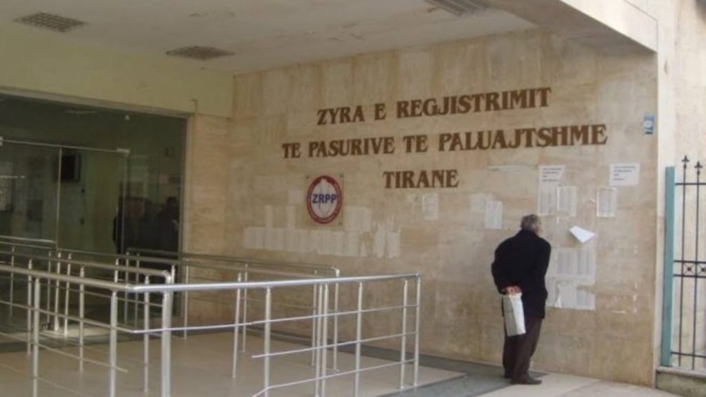 SPAK në zyrat Kadastrës së Tiranës, policia jep detaje mbi operacionin “Ndërmjetësi”
