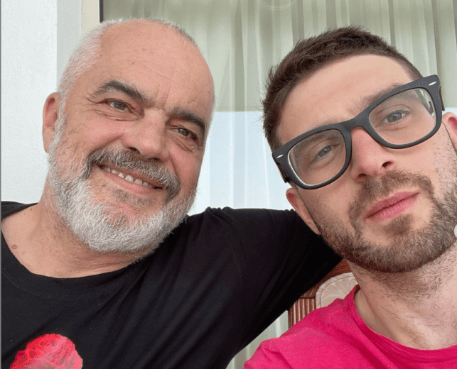 Djali i George Soros kalon pushimet në Shqipëri dhe poston foton me Ramën: Kënaqësi të takohem me mikun tim!