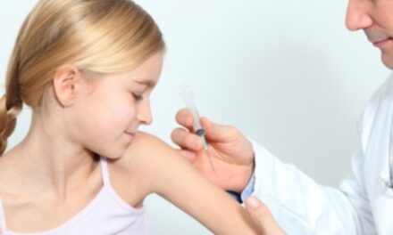 Izraeli do vaksinojë edhe fëmijët nga 5 deri 11 vjeç