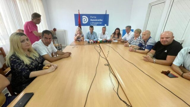 Dorëhiqen nga funksionet 13 anëtarë të PD Korçë: Po kthehet në parti klienteliste