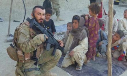 Rrëfimi i oficerit shqiptar që shërbeu në Afganistan dhe humbi shokun e ngushtë në luftë