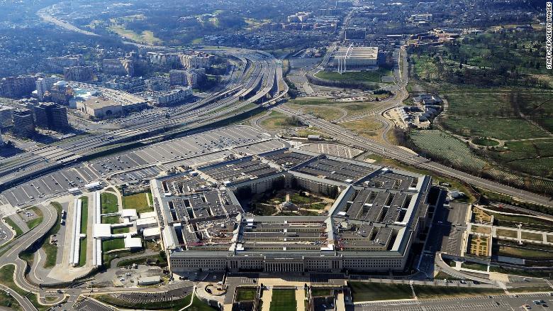 Mbyllet Pentagoni, të shtëna me armë jashtë godinës