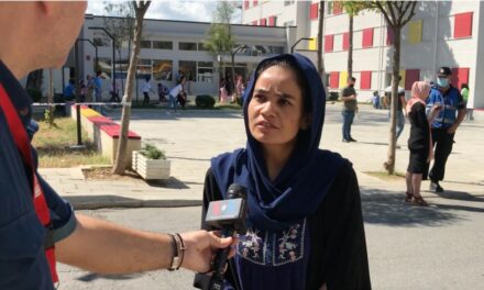Qytetarët afganë: Të sigurtë në Shqipëri, por shumë të shqetësuar për atdheun