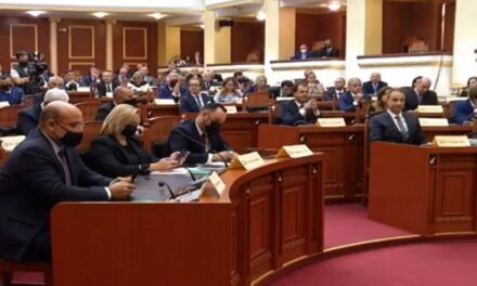 Ambasadorët bojkotojnë Kuvendin e ri, asnjë diplomat i huaj nuk është i pranishëm në seancën e parë plenare