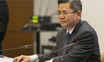 Kina sanksionoi 7 parlamentarë britanikë, ambasadori kinez nuk lejohet të hyjë në Parlament