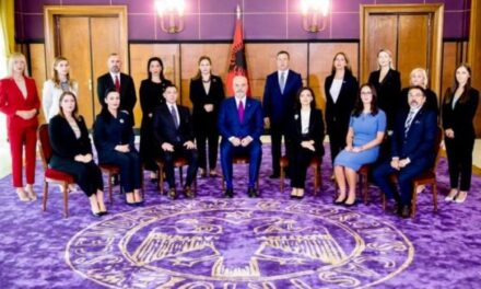 “Debati” mbi ministret e reja ka zbuluar mendësinë seksiste të Shqipërisë