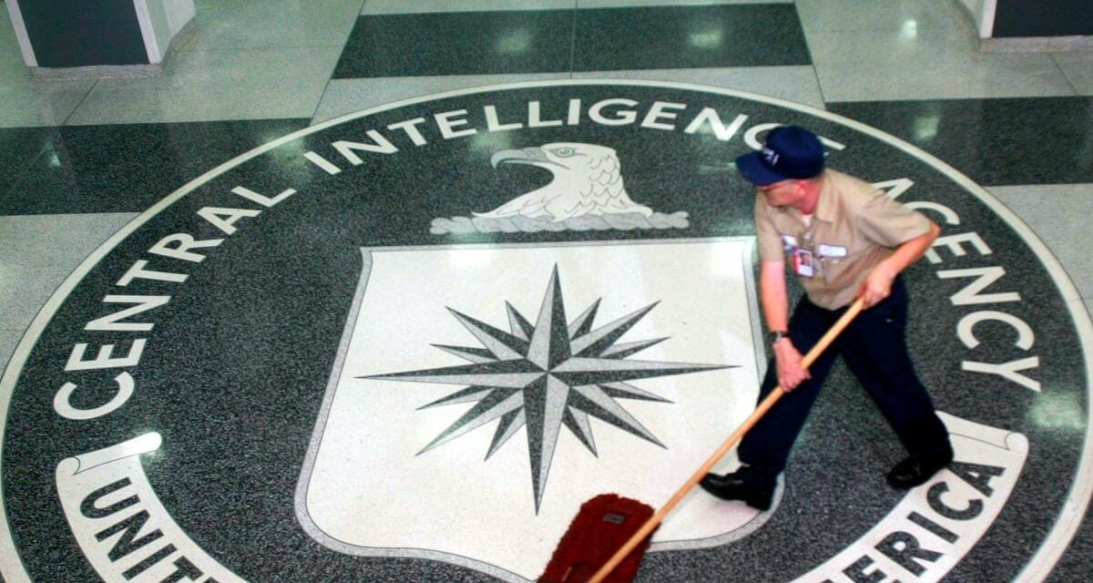 CIA u bë gati të përplasej me armë me agjentët rusë në rrugët e Londrës për të vrarë ose rrëmbyer Julian Assange – Raporti