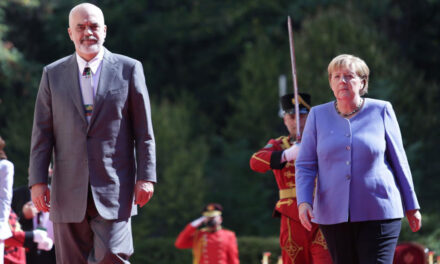 Merkel pro Ballkanit të Hapur: Nuk konkurron Procesin e Berlinit