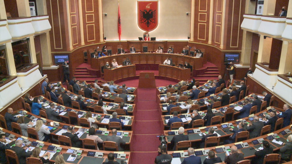 Miratohet Komisioni Hetimor për zgjedhjet, Kuvendi rrëzon kërkesën e opozitës për çështjen Becchetti
