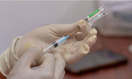Ekspertët: Nëse nuk vaksinohet e gjithë popullata e botës, do të përballemi me variante të reja këtë dimër