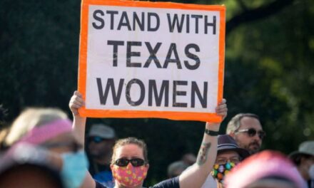 Një gjykatës bllokon ligjin anti-abort në Teksas, një ‘fitore’ për Bidenin