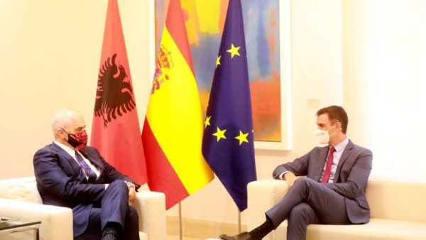 Rama në Spanjë, takohet me kryeministrin Sánchez, nënshkruhen dy marrëveshje