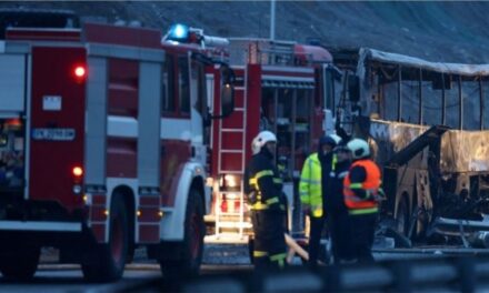 Përplaset dhe merr flakë autobusi në Bullgari, vdesin 46 persona, kryesisht turistë nga Maqedonia e Veriut