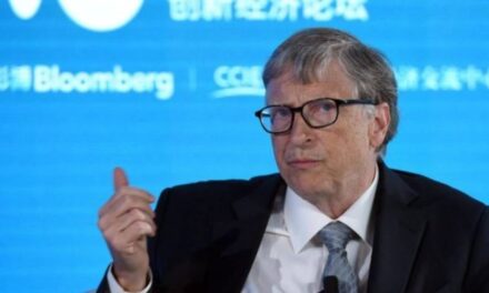 Bill Gates parashikon se kur Covid do të infektojë më pak sesa gripi