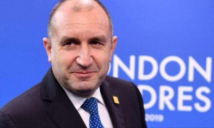 Pritej ndryshim kursi, por presidenti i Bullgarisë konfirmon veton për negociatat