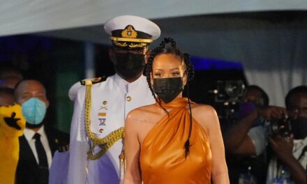 Barbados zyrtarisht republikë, Rihanna merr titullin prestigjioz