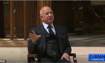 Jeff Bezos: Në të ardhmen njerëzit do të lindin në hapësirë dhe do të bëjnë udhëtime turistike në Tokë