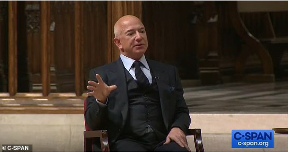Jeff Bezos: Në të ardhmen njerëzit do të lindin në hapësirë dhe do të bëjnë udhëtime turistike në Tokë