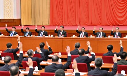Xi Jinping çimenton pushtetin, Partia Komuniste miraton rezolutën që e barazon atë me Mao Ce Dunin dhe Deng Xiaiping-un