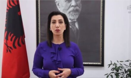 Ministrja Kushi: Mësuesi i dënuar për pedofili është larguar menjëherë nga puna