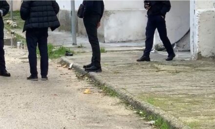 Tragjike në Vlorë: Nëna 34-vjeçare hidhet nga kati i 5-të bashkë me fëmijën