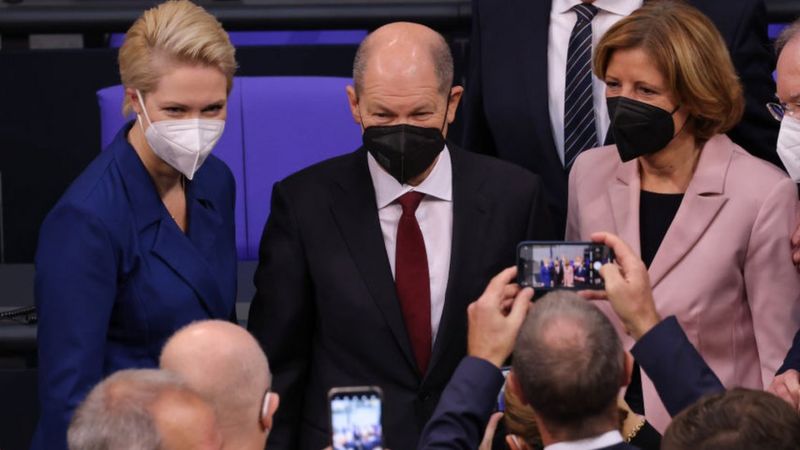 Scholz zgjidhet Kancelar i Gjermanisë, Merkel nuk thyen dot rekordin e Kohl për vetëm 10 ditë