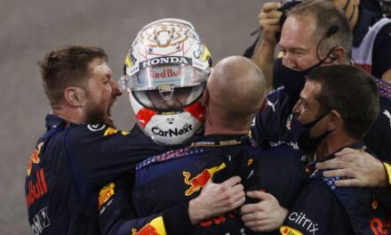 Gara dramatike, Verstappen mposht Hamilton në xhiron e fundit në Formula 1, shpallet kampion
