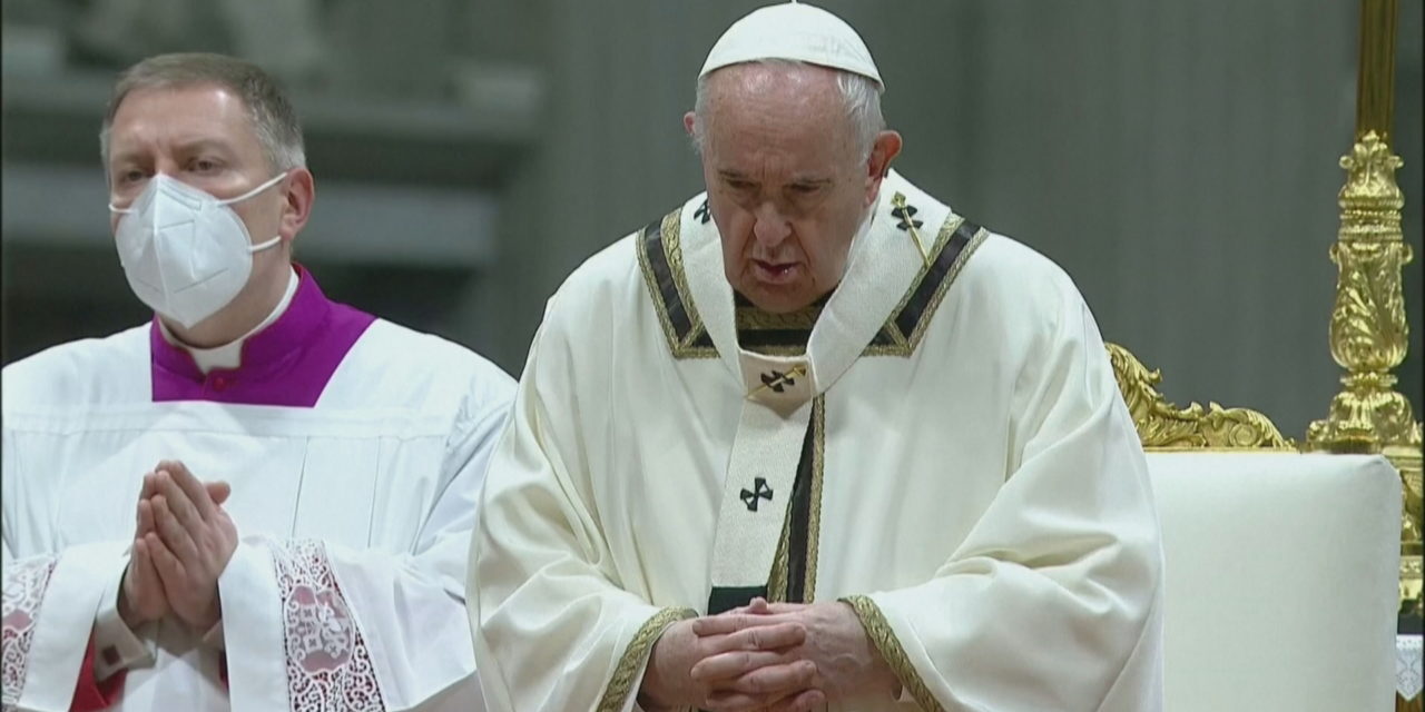 Krishtlindje mes pandemisë, Papa mban meshën në Vatikan, pak pjesëmarrje në Betlehem