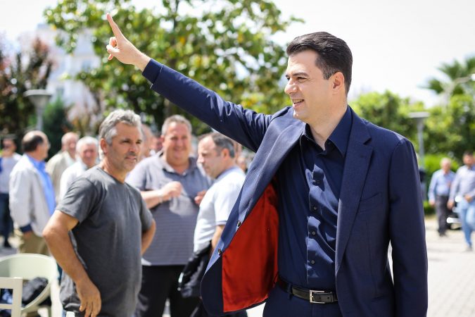 Zbulohet lëvizja surprizë e Bashës/ Mbledh demokratët në seli kur Berisha mban Kuvendin