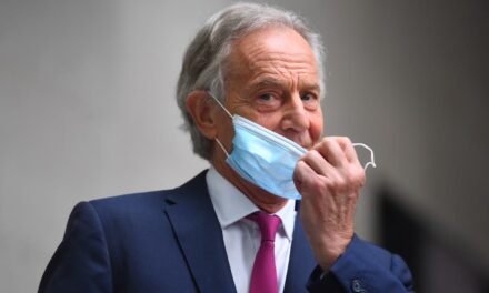 Tony Blair: Ata që refuzojnë vaksinën janë idiotë