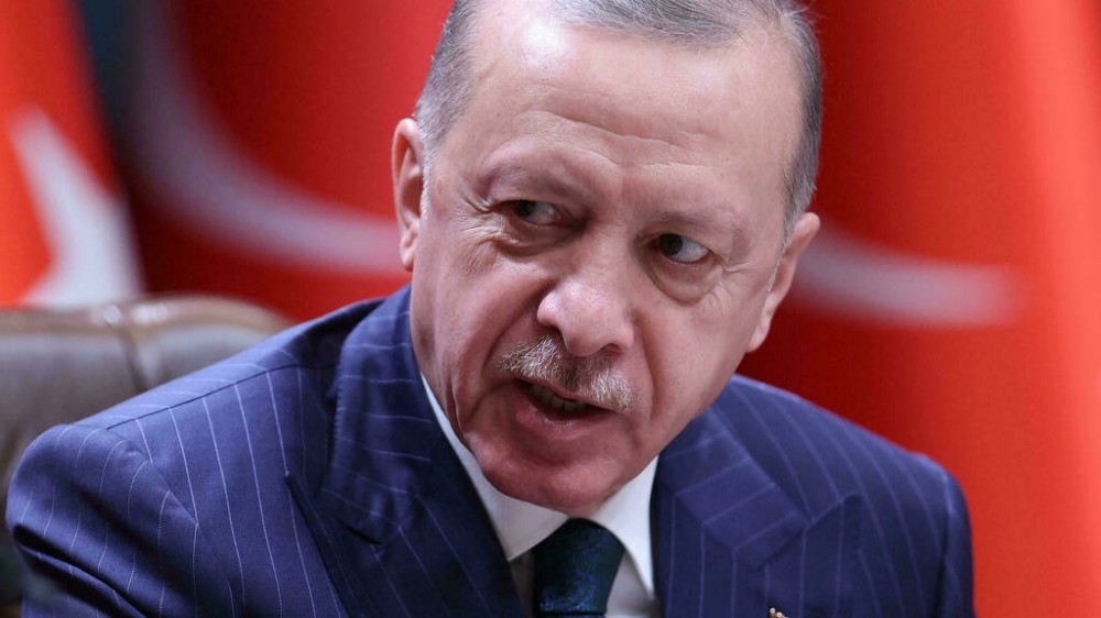 Tërmeti i lirës trondit ekonominë e Turqisë, Erdoganit i kthehen kundër bizneset e mëdha