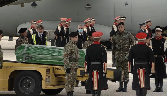 Mbërrijnë në Shkup trupat e pajetë të viktimave të aksidentit në Bullgari. Të pranishëm zyrtarë nga Shqipëria e Kosova