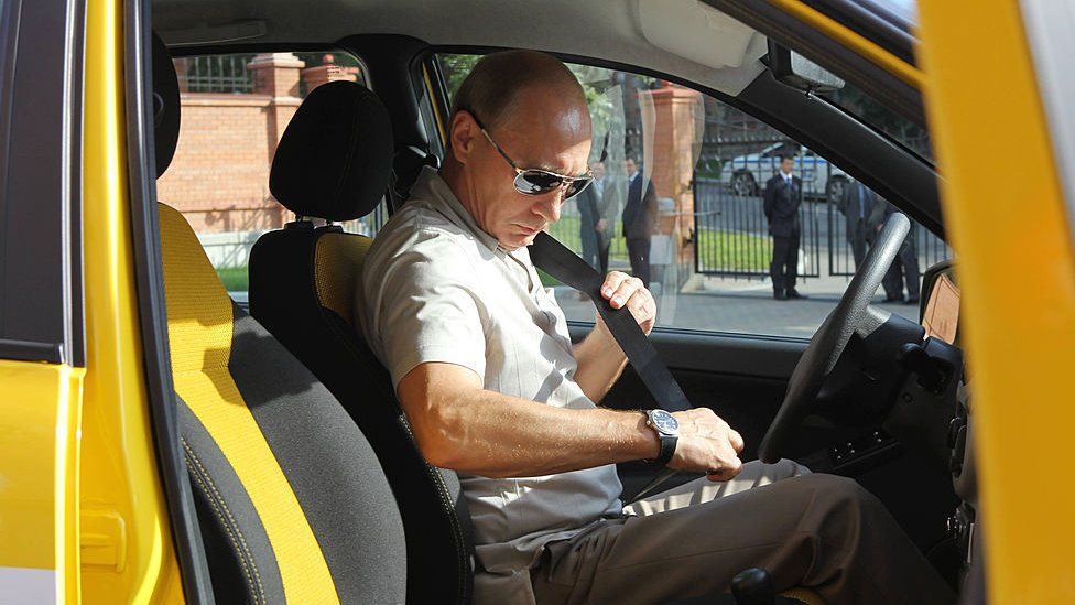 “Punoja si shofer taksie”, Putin tregon për kohën kur ishte i varfër