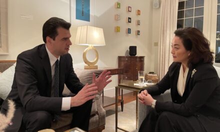 FOTO LAJM: Ambasadorja Yuri Kim takohet me Lulzim Bashën