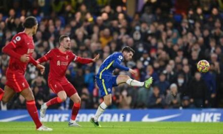 Chelsea-Liverpool japin spektakël, por ai që dëfrehet është Guardiola