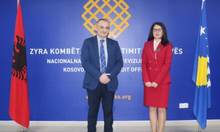 Kreu i KLSH vizitë në Prishtinë, takim me Auditoren e Përgjithshme për avancim të bashkëpunimit mes dy institucioneve