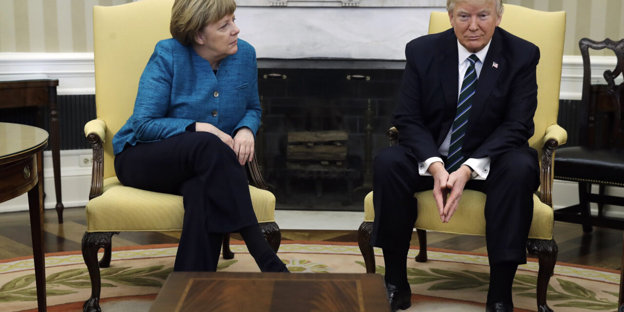 Trump: I dhurova Merkelit një flamur të bardhë kur iu dorëzua Putinit për gazsjellësin