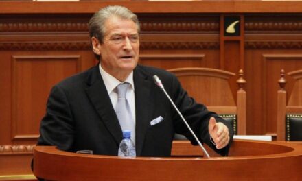 Ambasada ruse ironizon Berishën për Gazpromin: Sa ishte “shuma përrallore e parave” që kërkove?