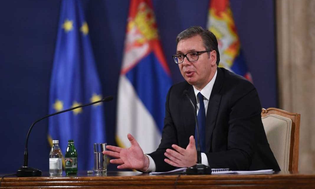 Vuçiç akuza Ukrainës e një vendi të BE-së për “kërcënimet” ndaj Air Serbia, reagon Kievi
